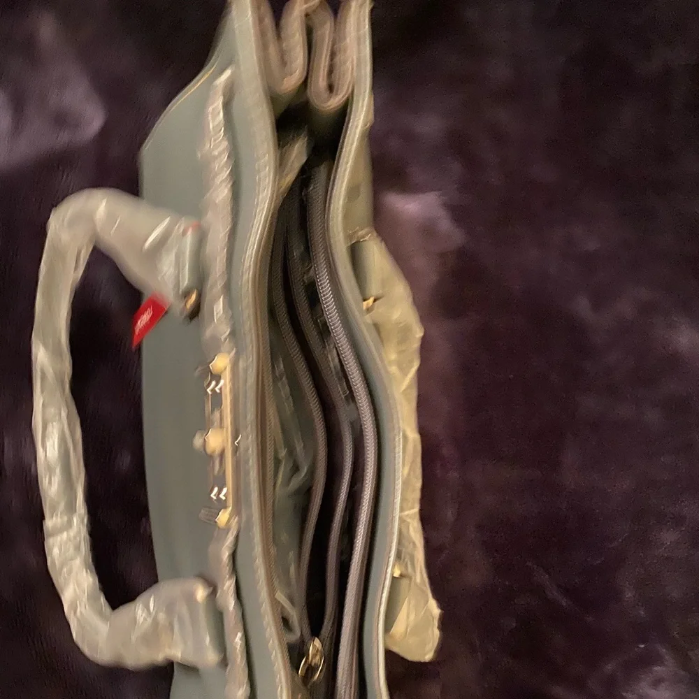 NEW Tosca belted gray handbag - Picture 2 of 5